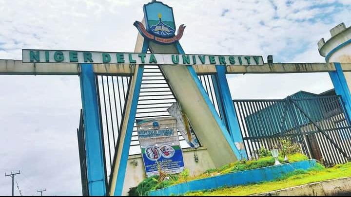 Bayelsa Varsity Students Protest Against Imposition of Uniforms By  Management