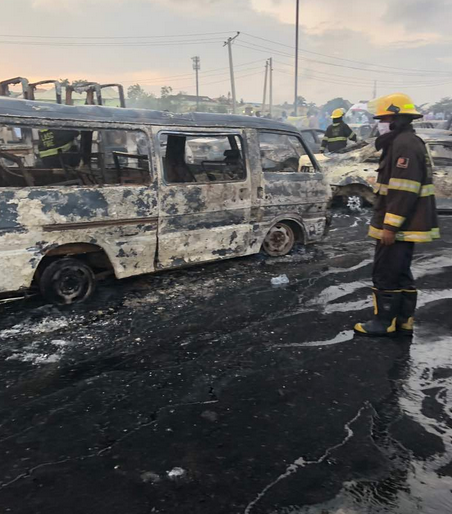 berg4 PHOTONEWS: Heartbreaking Scenes From The Lagos-Ibadan Expressway Tanker Explosion