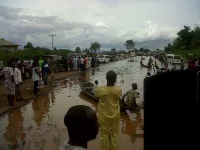 River Niger Over flows its banks, Cuts off Abuja-Lokoja Road (PHOTOS) 2