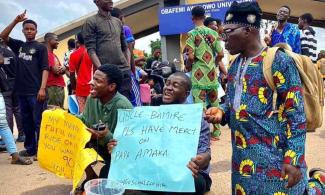 Students Of Nigerian University, OAU Protest, Shut Down Main Gate, Demand 50% Reduction Of School Fees