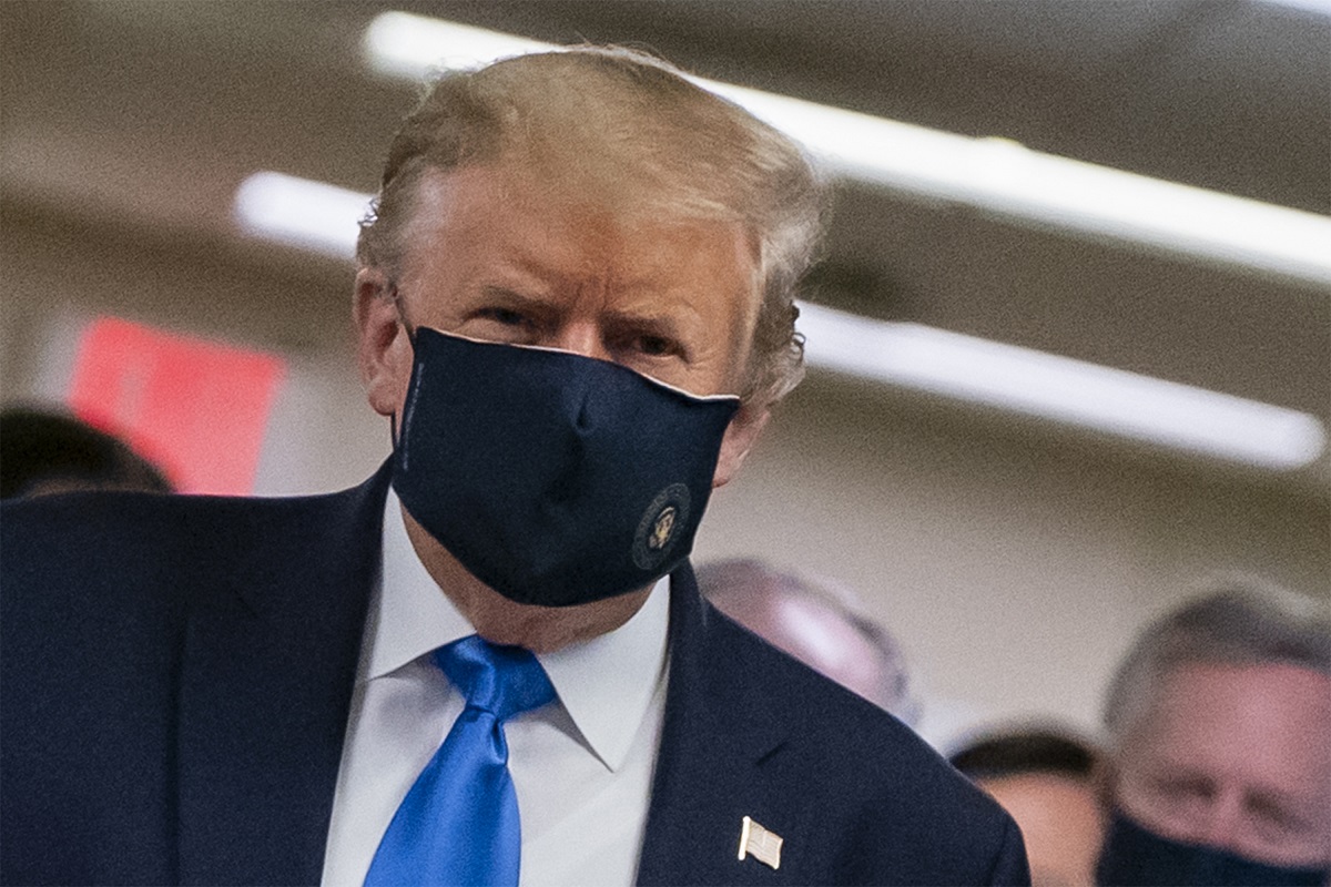 US President Donald Trump wears a mask as he visits Walter Reed National Military Medical Center in Bethesda, Maryland&#039; on July 11, 2020.