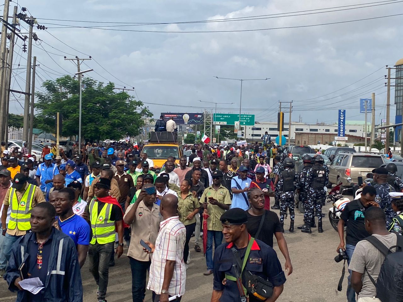 BREAKING: Heavy Security Presence As Labour Unions, Workers Protest In Lagos, Bayelsa, Kano, Kwara Over Petrol Subsidy Removal