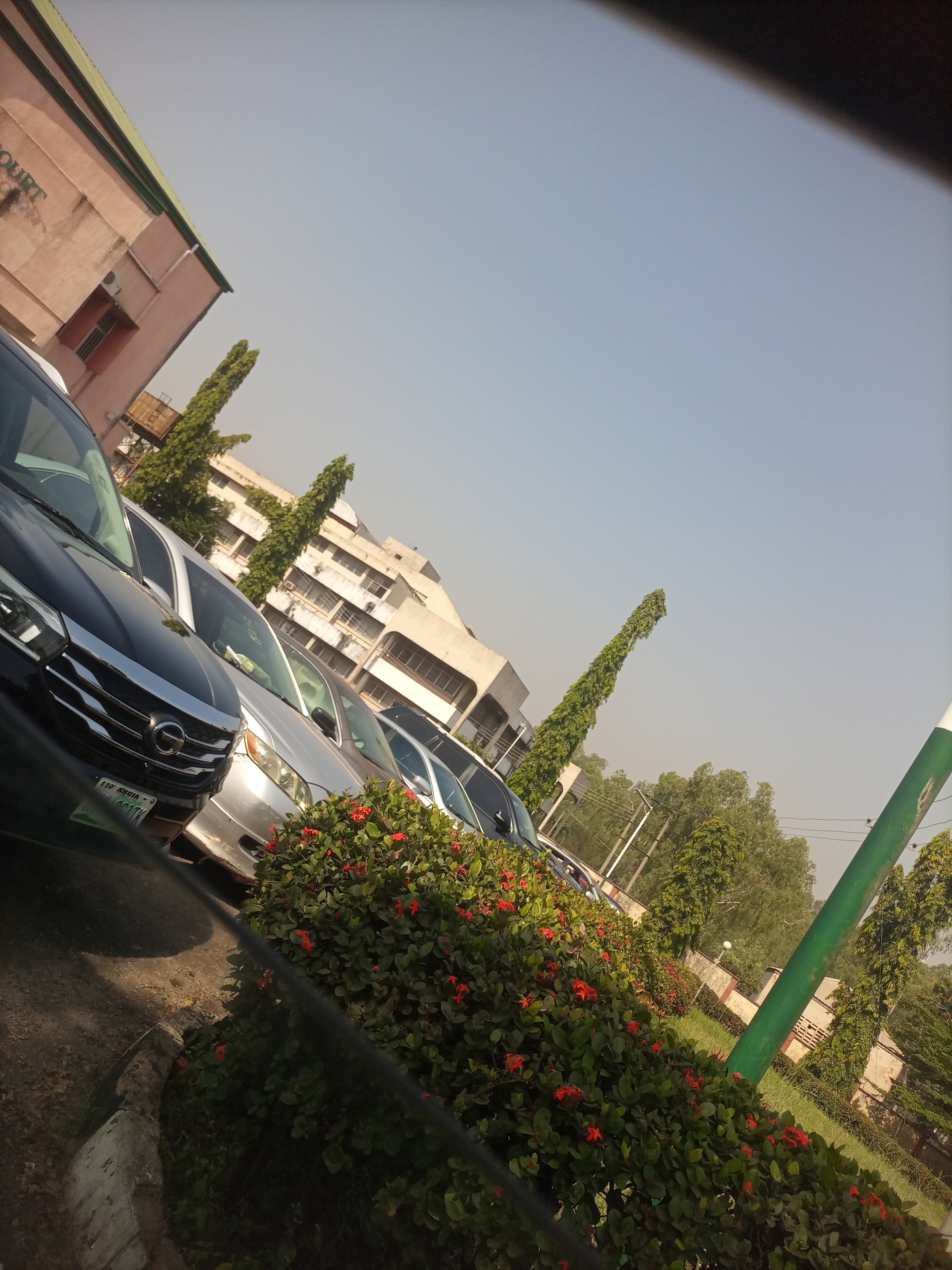 Enugu Federal High Court complex fully parked with vehicles of lawyers and litigants 