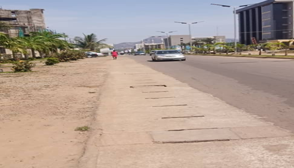 Street view of 765 Samuel Ademulegan, central business district, Abuja. PC: Mustapha Suraj Logistics Services.