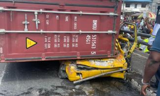 Container Falls On Bus, Crushes 2 Children, 7 Others To Death In Lagos, Southwest Nigeria 