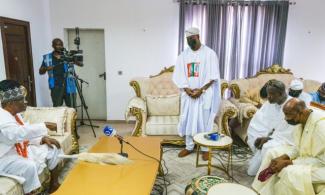 Your Future Is Bright But Governor Sanwo-Olu Will Win – Oba Of Lagos Tells LP Candidate, Rhodes-Vivour During Visit