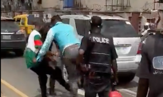 VIDEO: Lagos Policemen Brutalise Man For Refusing To Hand Over His Mobile Phone To Be Searched