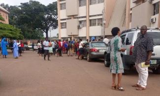 Sit-At-Home: Workers Rush To Sign Attendance Log As Enugu Teaching Hospital Issues Directive: ‘Come To Work On Mondays Or Lose 25% Of Your Salary’