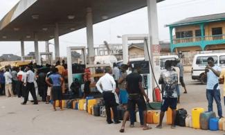 Fuel Queues Hit Lagos, Ogun, May Spread Nationwide As Depots Run Dry Of Petrol
