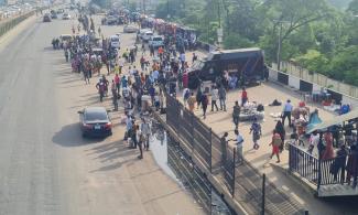 Commuters Stranded At Bus Stops, Parks In Lagos As Commercial Drivers Protest Extortion By Government Agencies