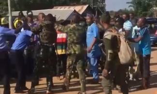 Nigerian Policemen, Soldiers Fight In Public Over Traffic Violation, Assault On Policewoman In Ekiti