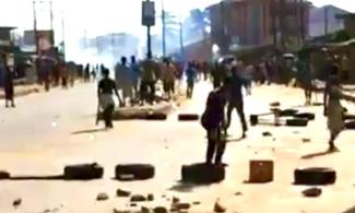 Many Feared Injured As Scores Of Hoodlums Attack Lagos Police Station