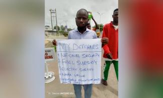 EndBadGovernanceInNigeria: Lone Protester Spotted At Adamawa Government House Ahead Of Scheduled Protests